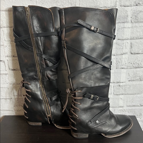 Freebird Cassius distressed leather boots - Picture 10 of 12